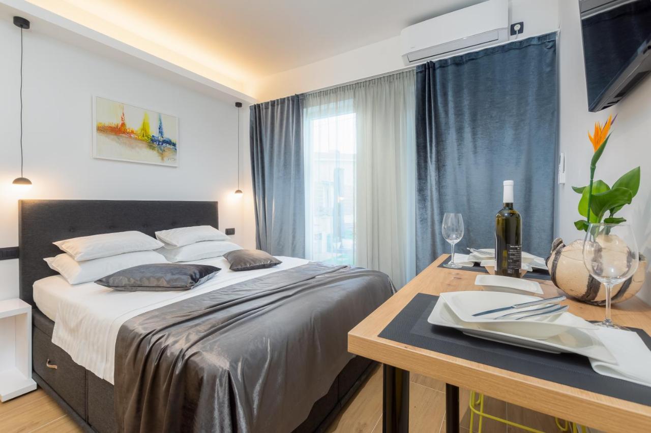 Studio Apartman Lilly With Private Parking In The Yard Of The House Pula Exterior photo
