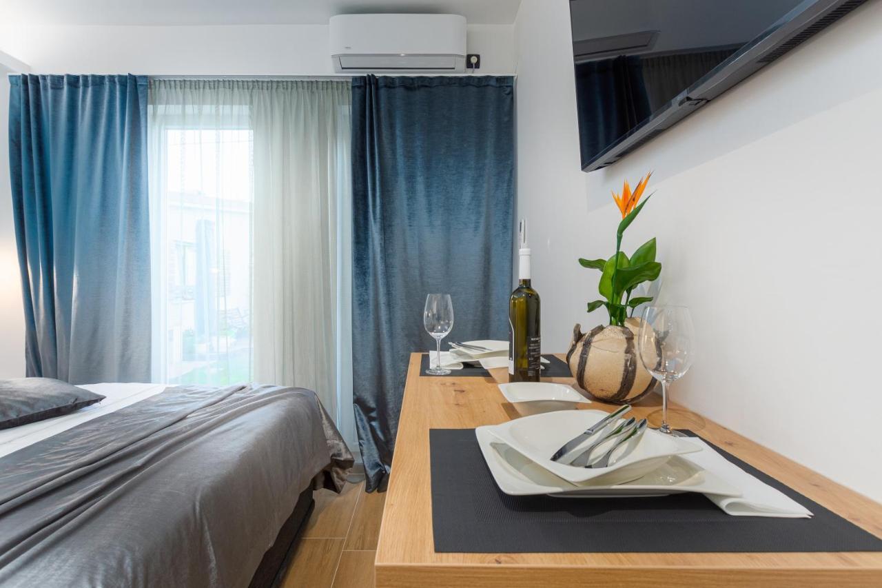 Studio Apartman Lilly With Private Parking In The Yard Of The House Pula Exterior photo