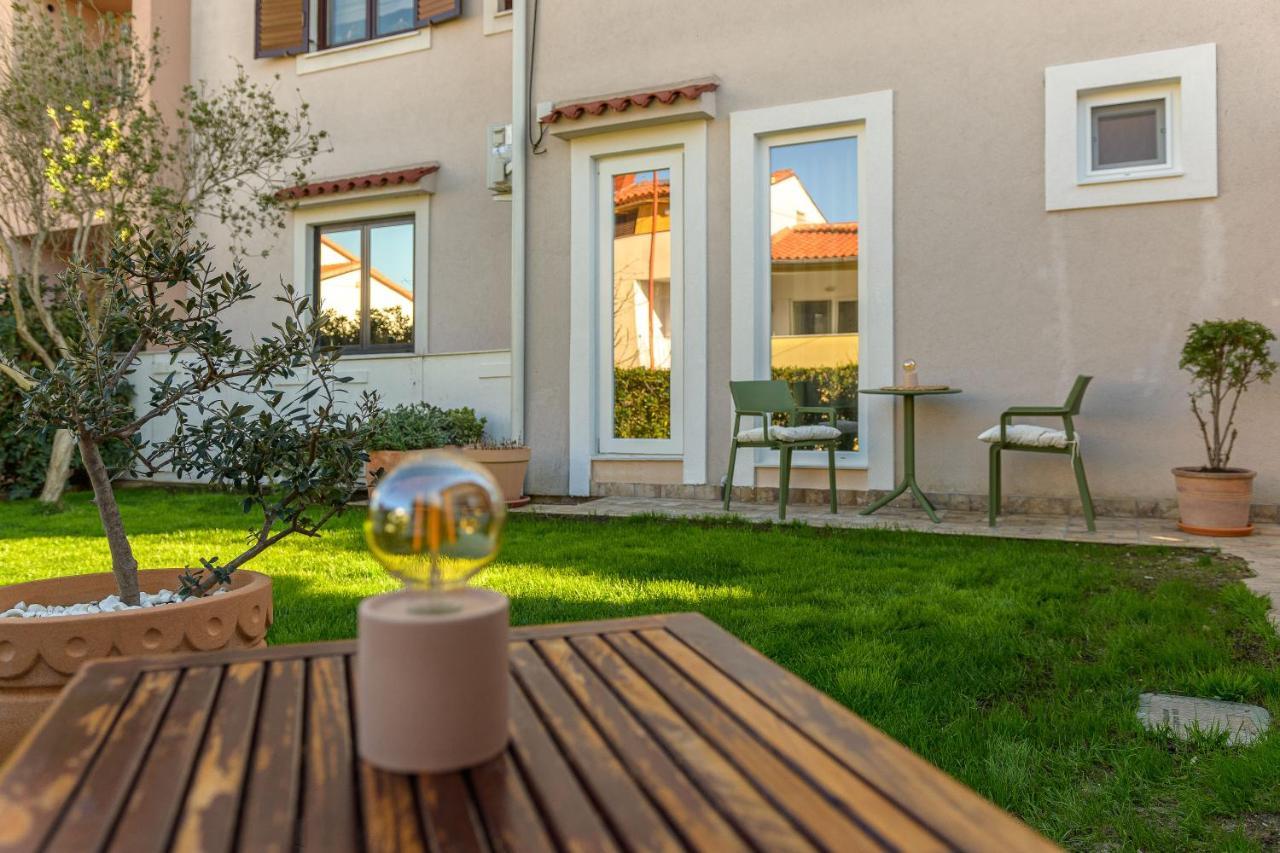 Studio Apartman Lilly With Private Parking In The Yard Of The House Pula Exterior photo